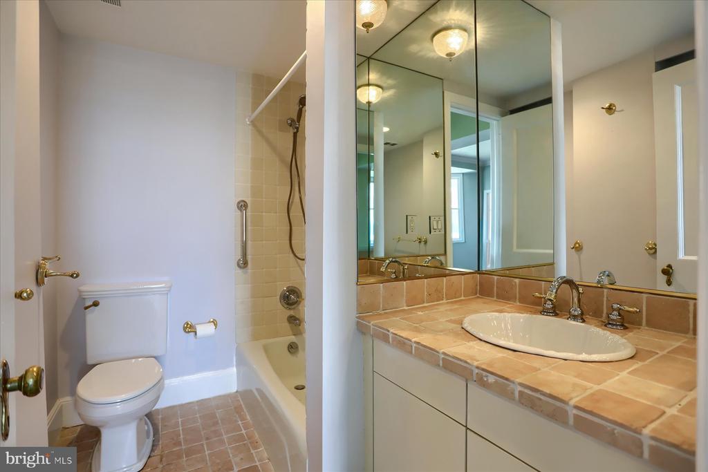 3908 N CHARLES STREET Unit: 1102