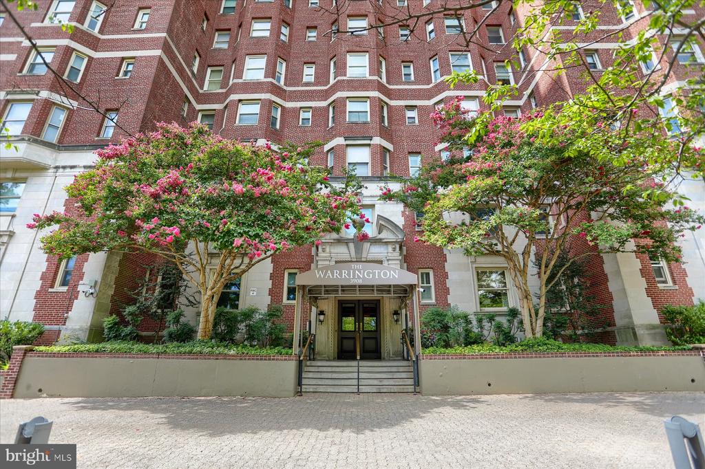 3908 N CHARLES STREET Unit: 1102
