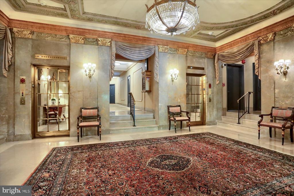 3908 N CHARLES STREET Unit: 1102
