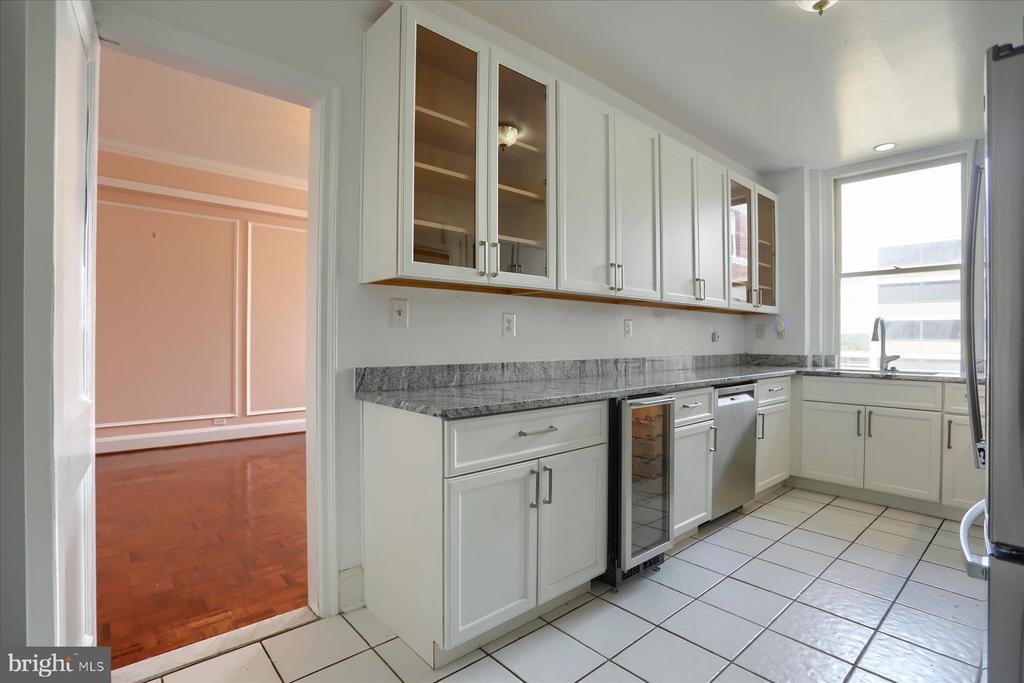 3908 N CHARLES STREET Unit: 1102