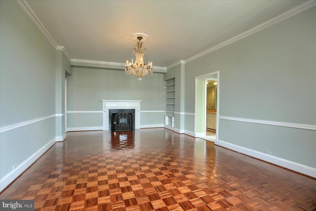 3908 N CHARLES STREET Unit: 1102