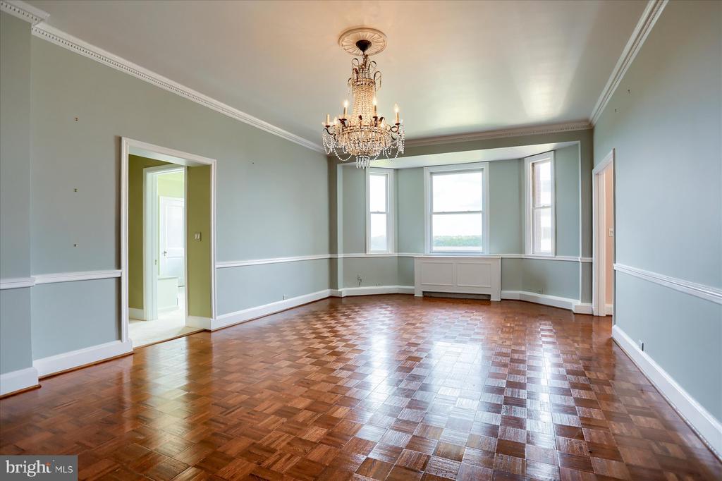 3908 N CHARLES STREET Unit: 1102