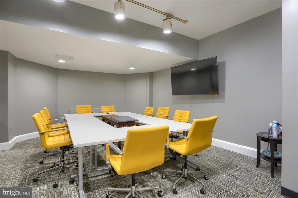 3908 N CHARLES STREET Unit: 1102