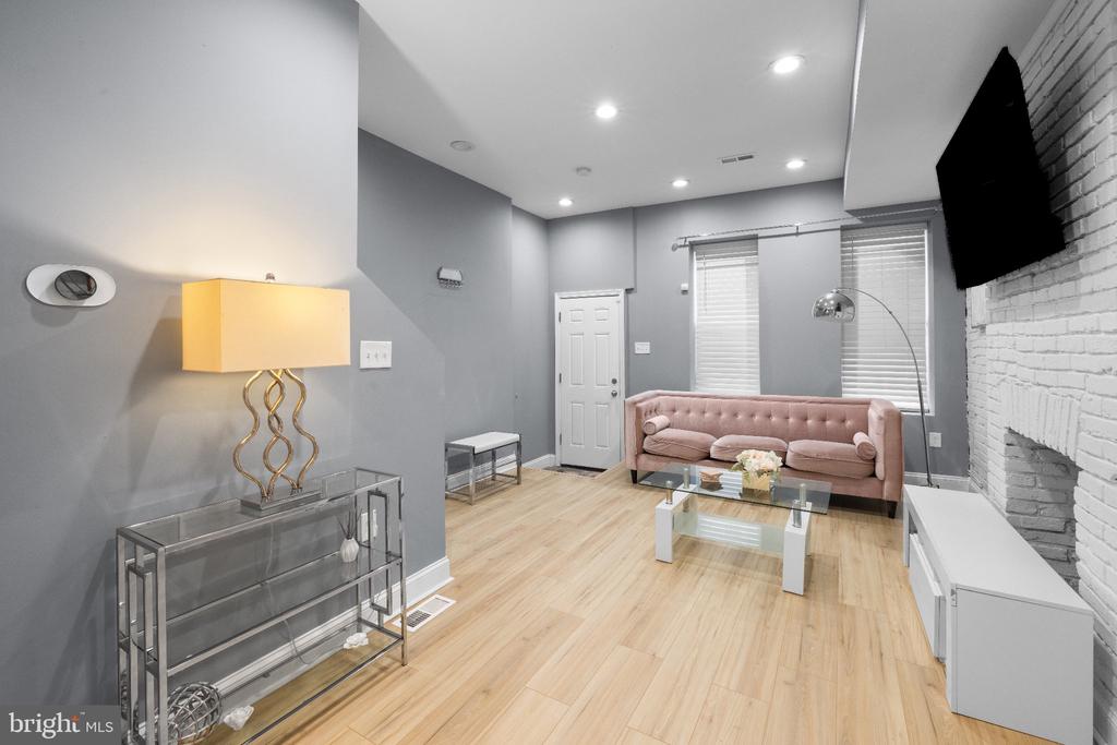 1007 BENNETT PLACE