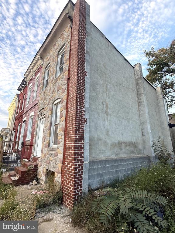 335 N BRUCE STREET