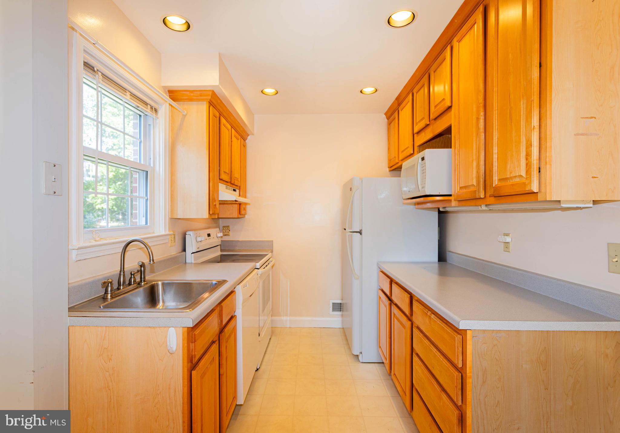 904 LOCUSTVALE ROAD