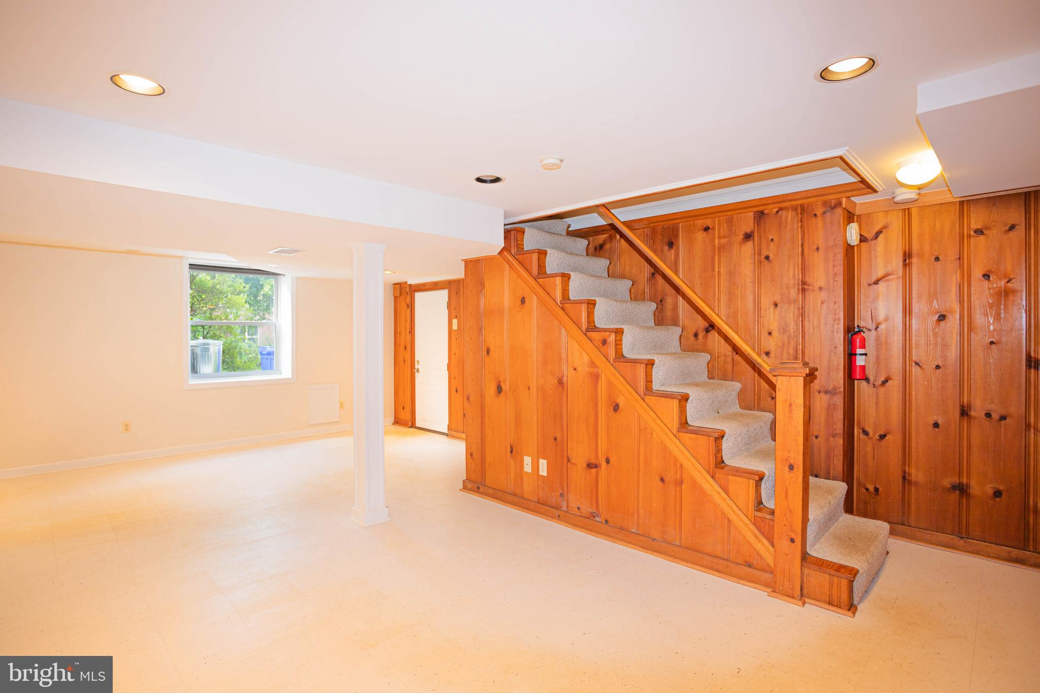 904 LOCUSTVALE ROAD
