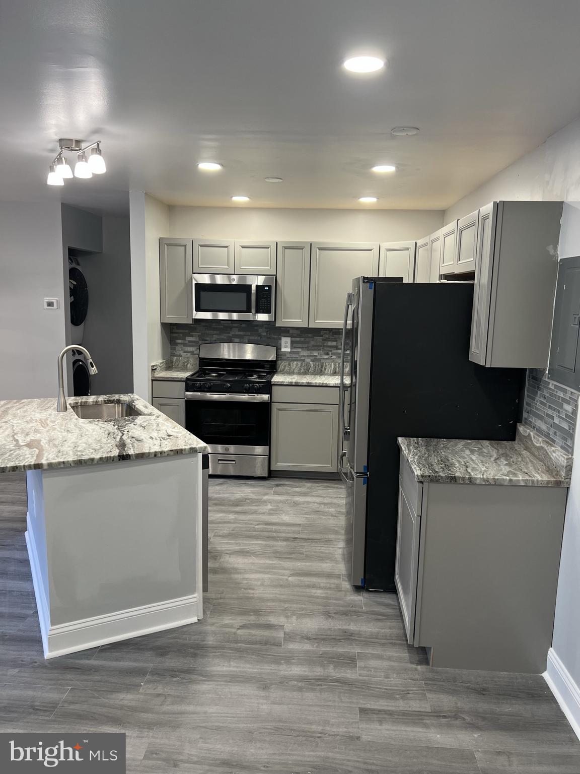 2 MOUNTBATTEN CT 201