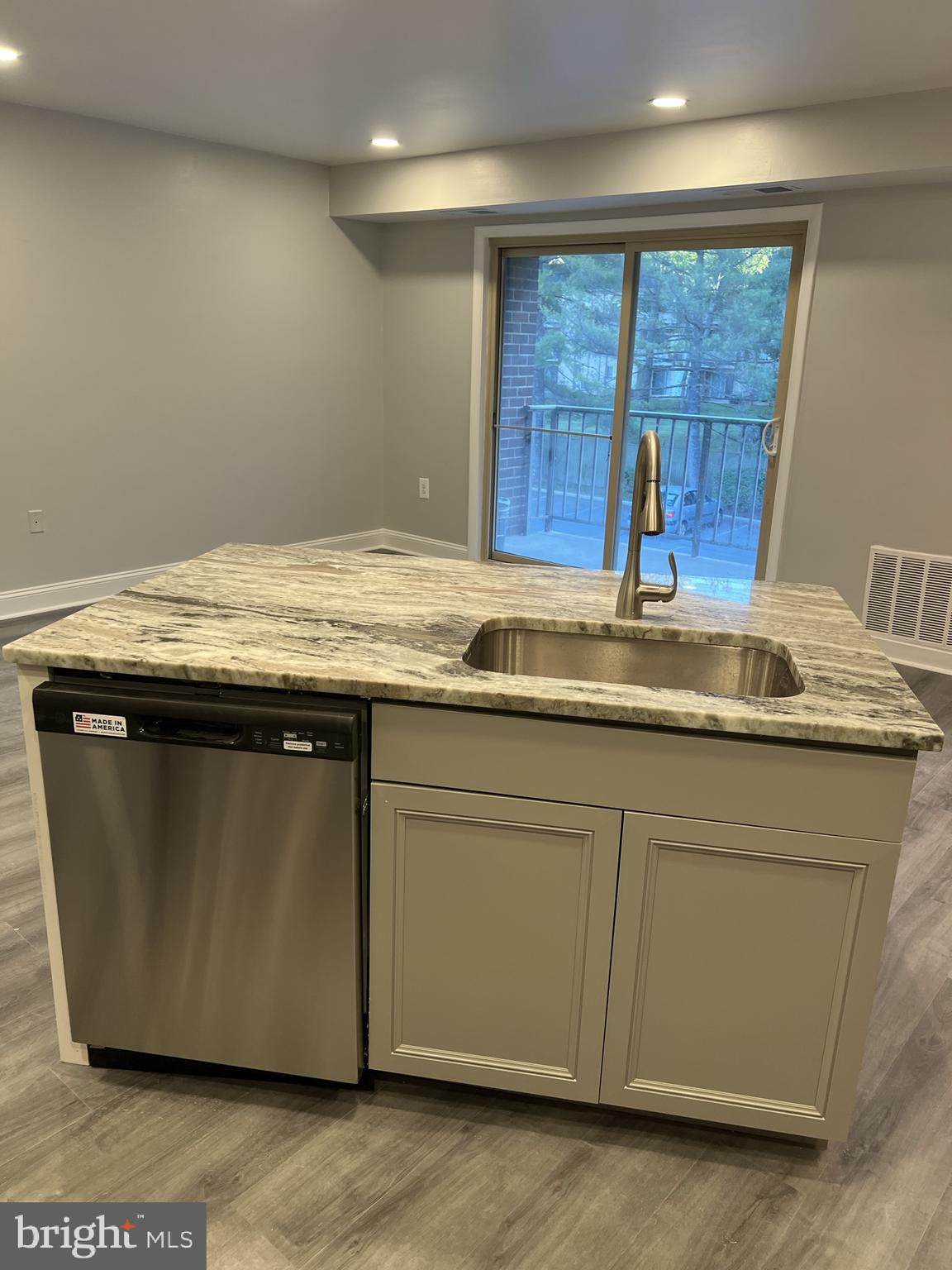 2 MOUNTBATTEN CT 201