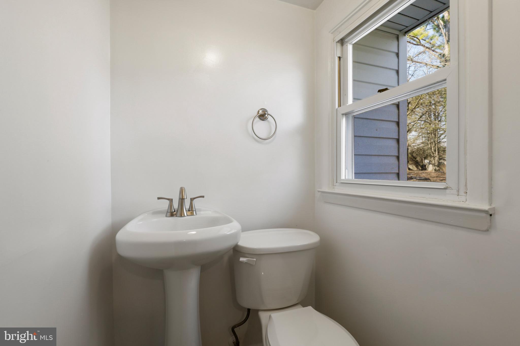 2126 FOUNTAIN HILL DRIVE