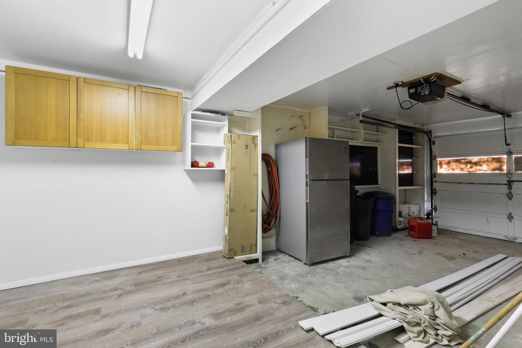 2126 FOUNTAIN HILL DRIVE