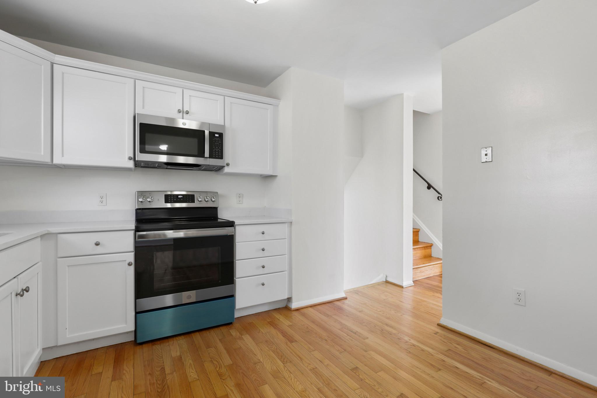 2126 FOUNTAIN HILL DRIVE