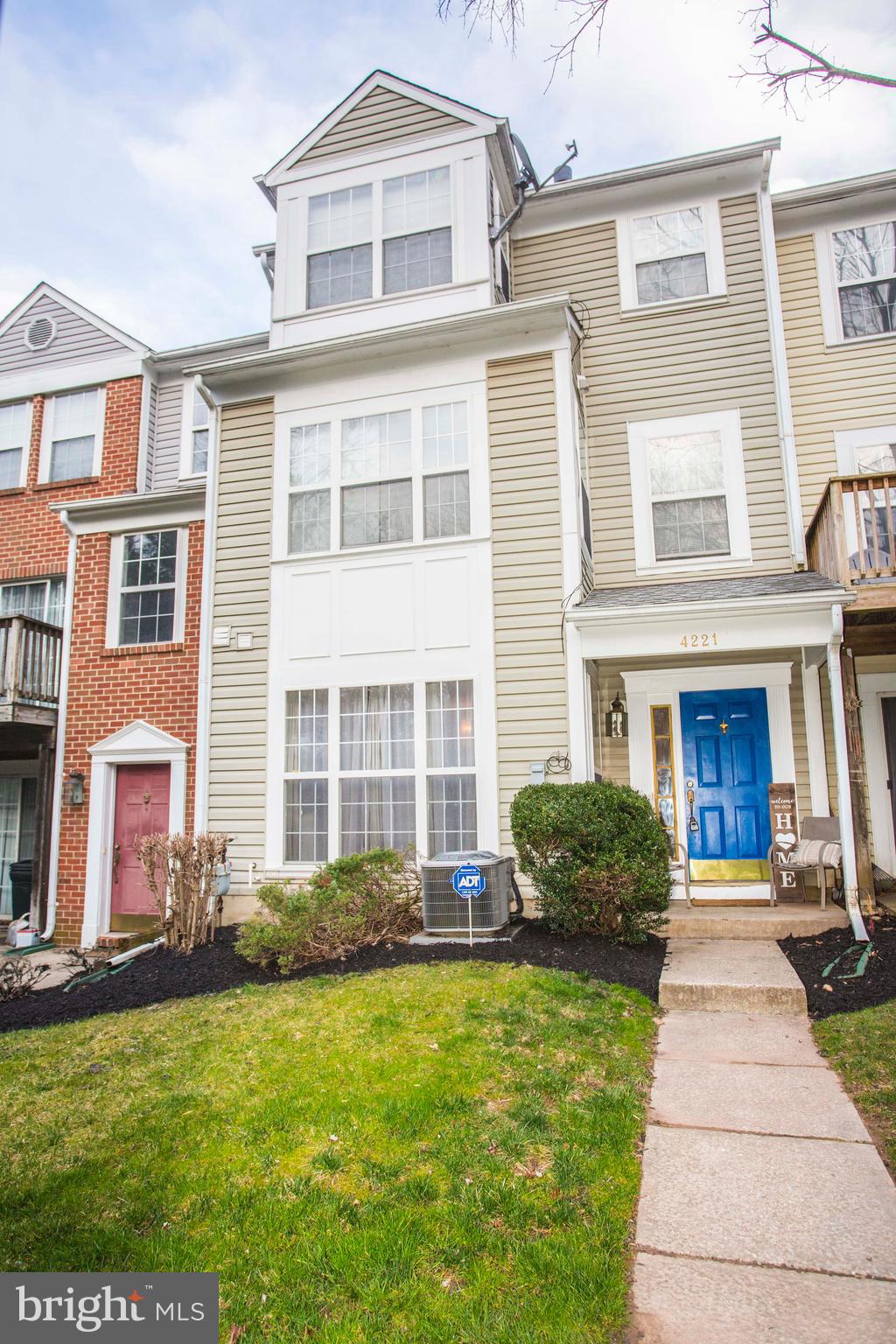 4221 DRESSAGE COURT 4221