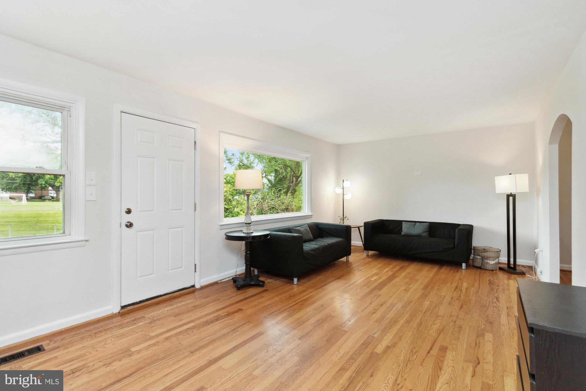 10 MATTHEWS AVENUE