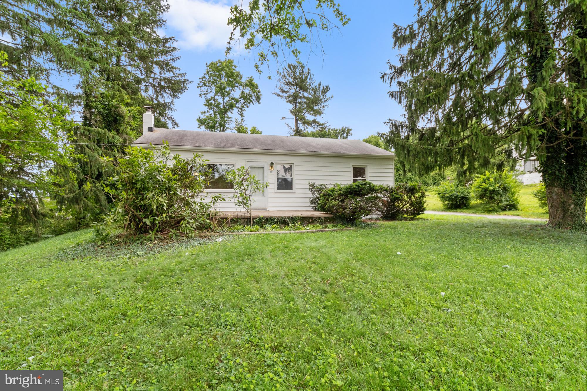 10 MATTHEWS AVENUE