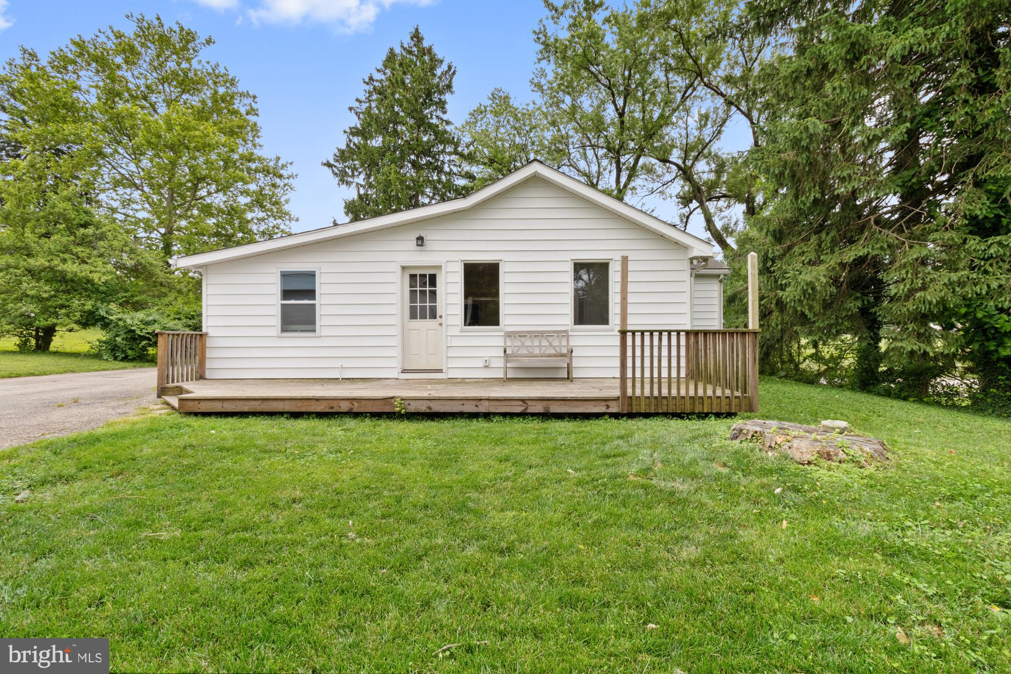 10 MATTHEWS AVENUE