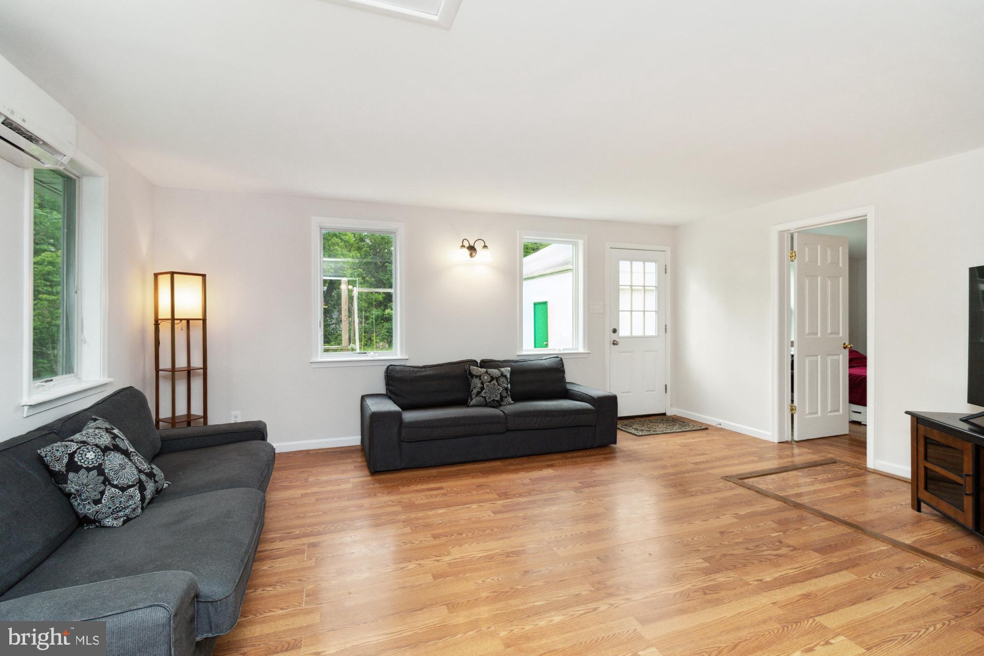 10 MATTHEWS AVENUE