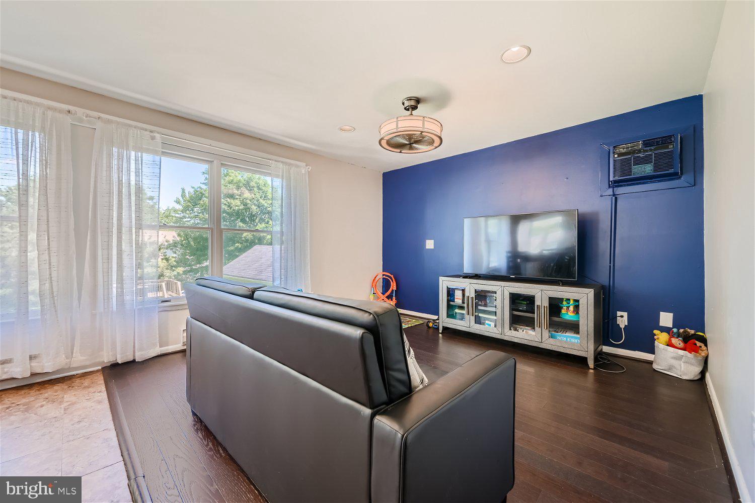 3014 WOODSIDE AVENUE