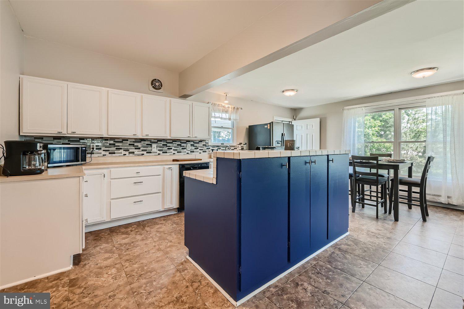 3014 WOODSIDE AVENUE