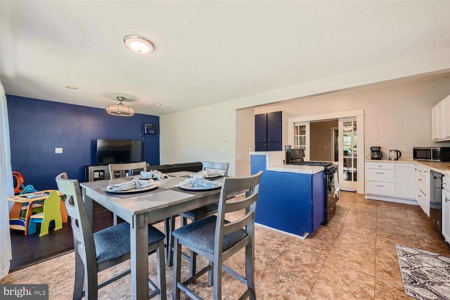 3014 WOODSIDE AVENUE