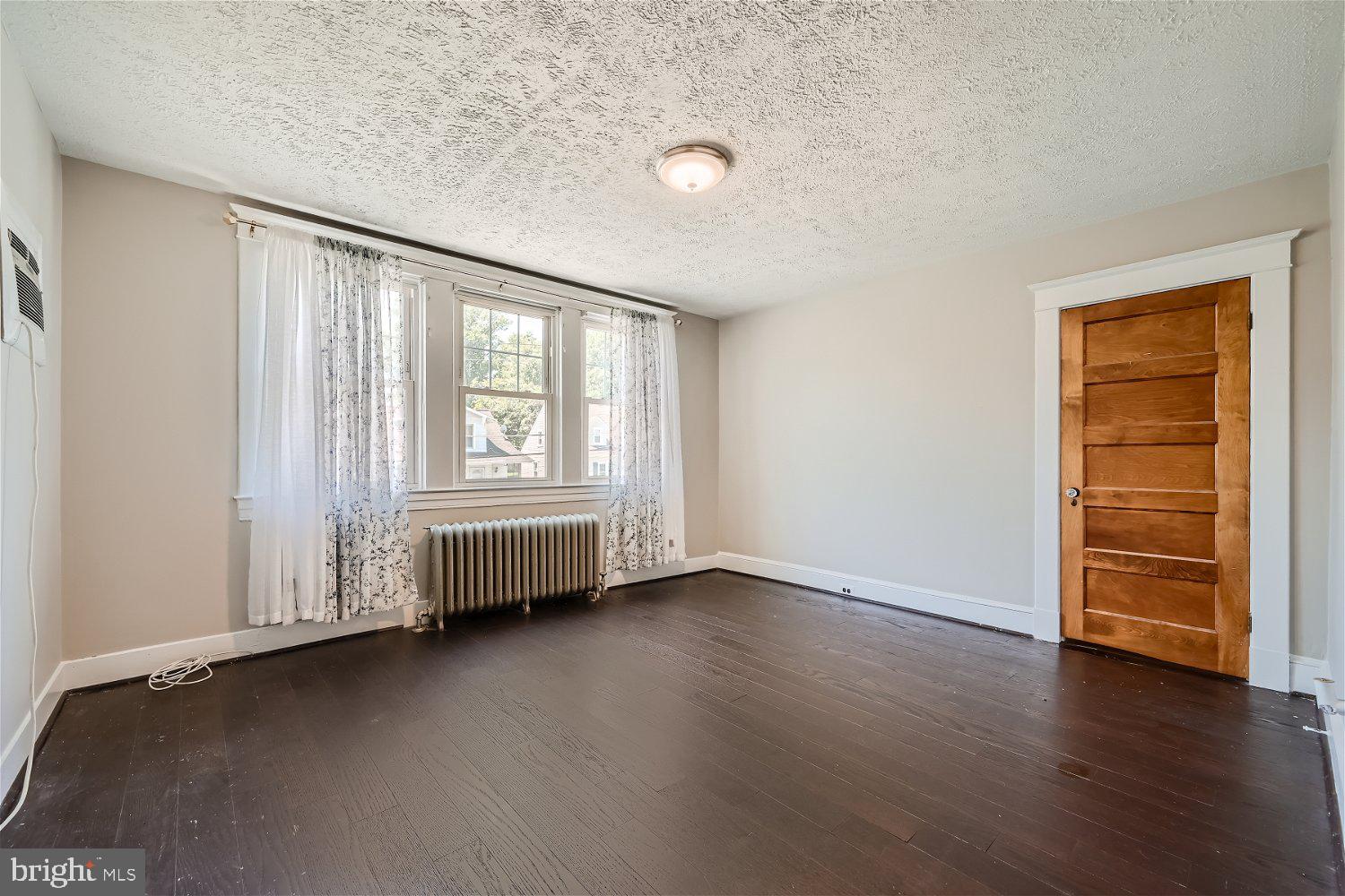 3014 WOODSIDE AVENUE