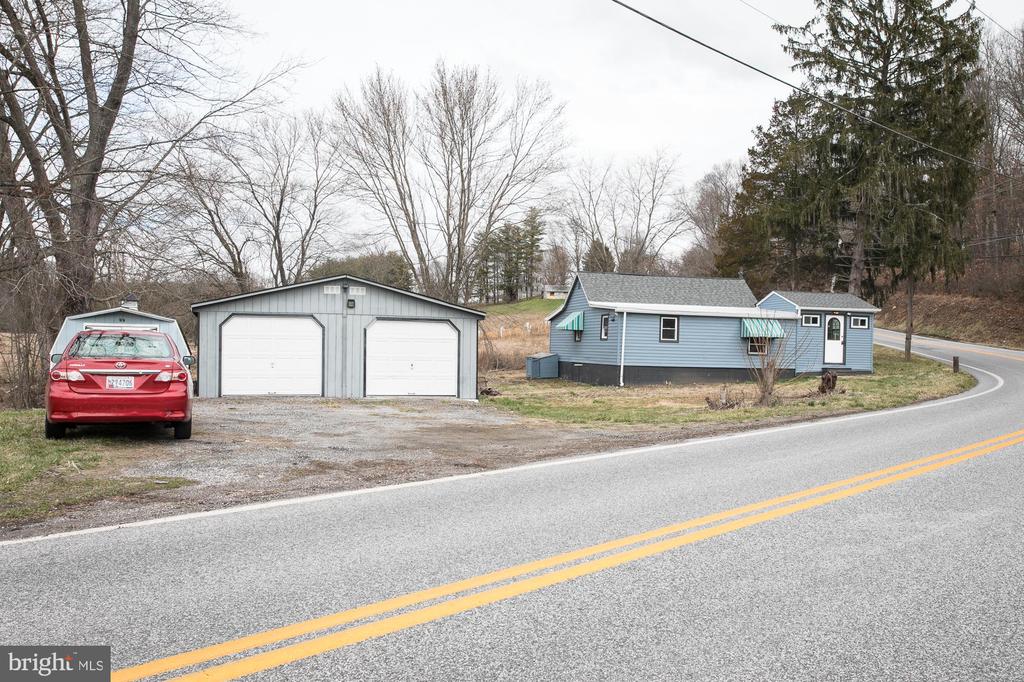 1826 FREELAND ROAD