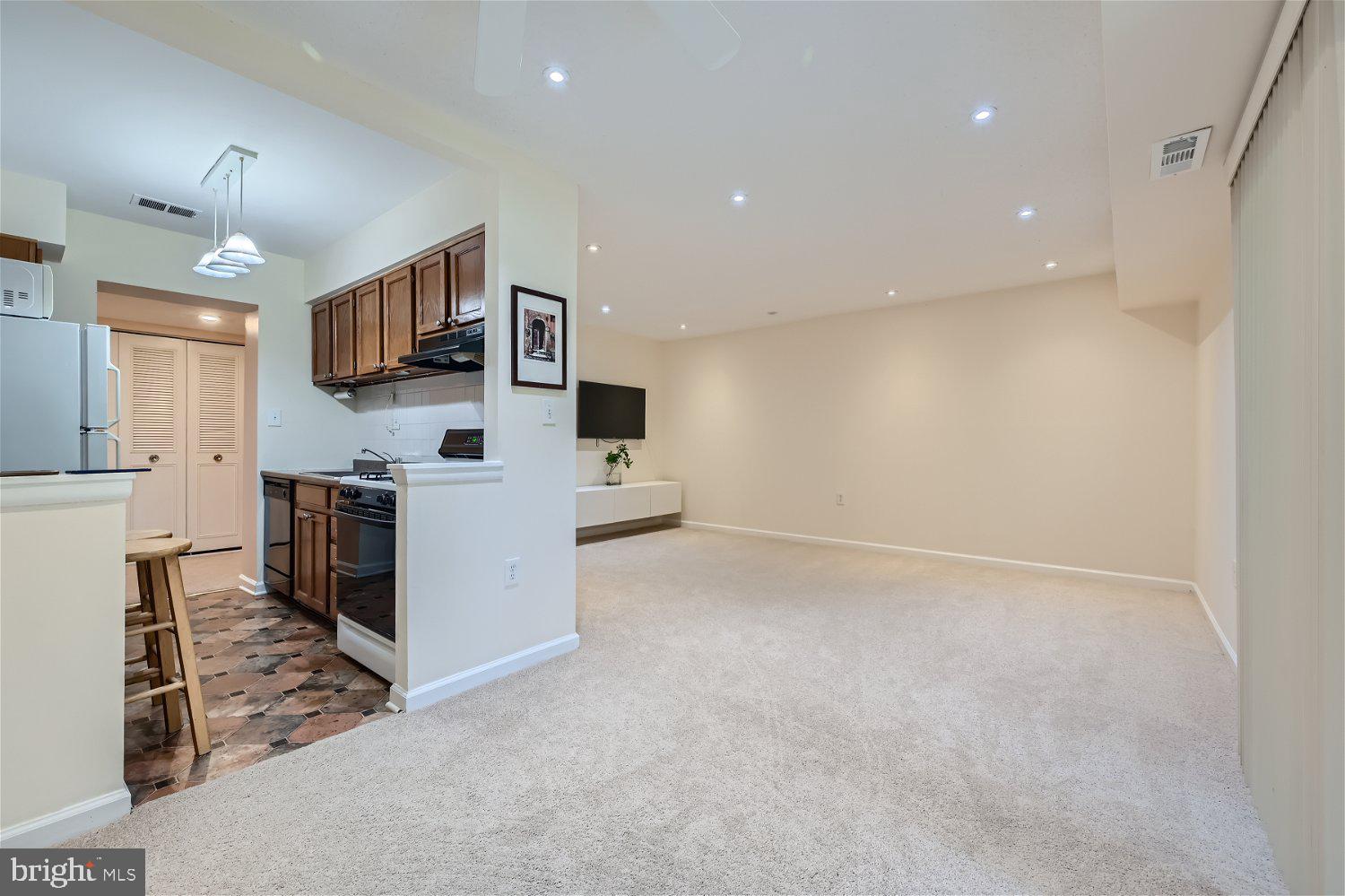 11 SUNTOP COURT T-2