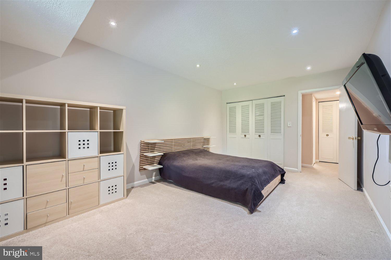 11 SUNTOP COURT T-2