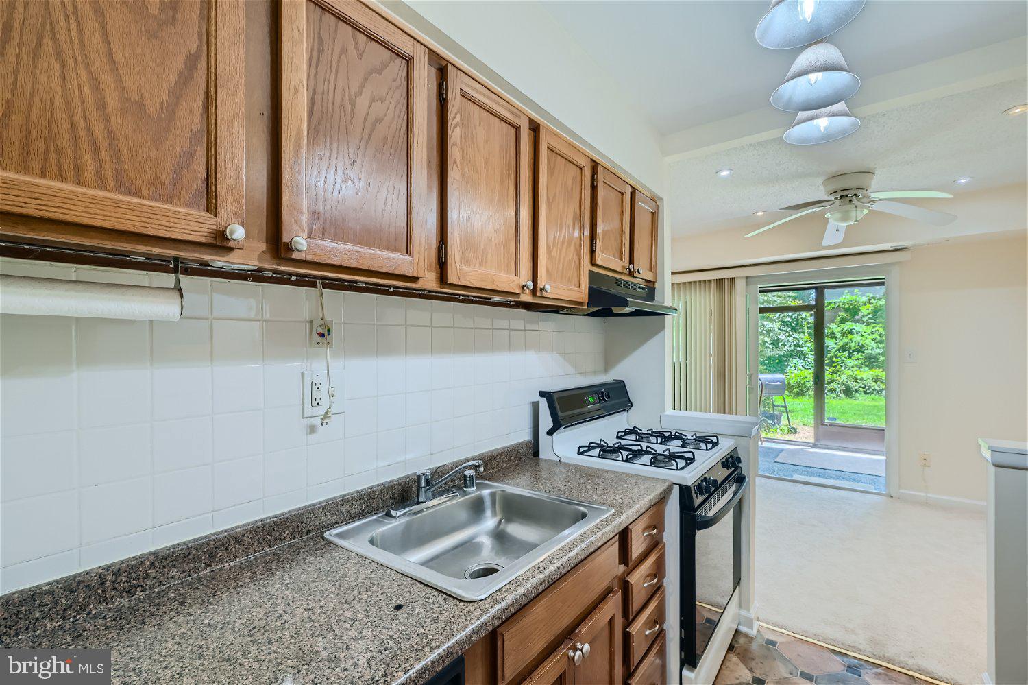 11 SUNTOP COURT T-2