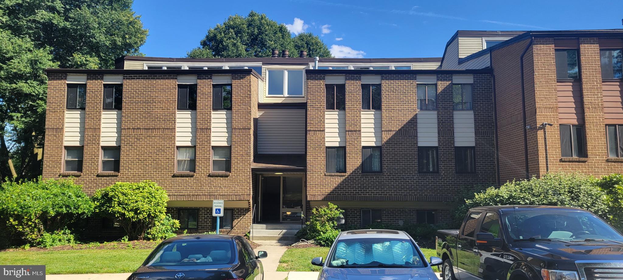 11 SUNTOP COURT T-2