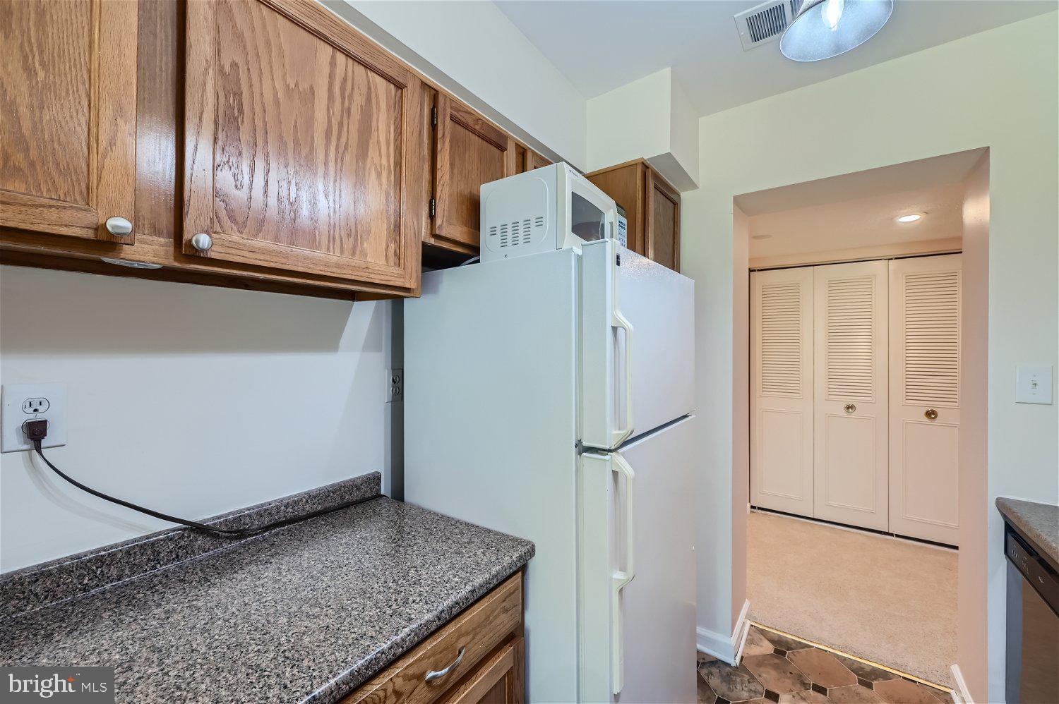 11 SUNTOP COURT T-2