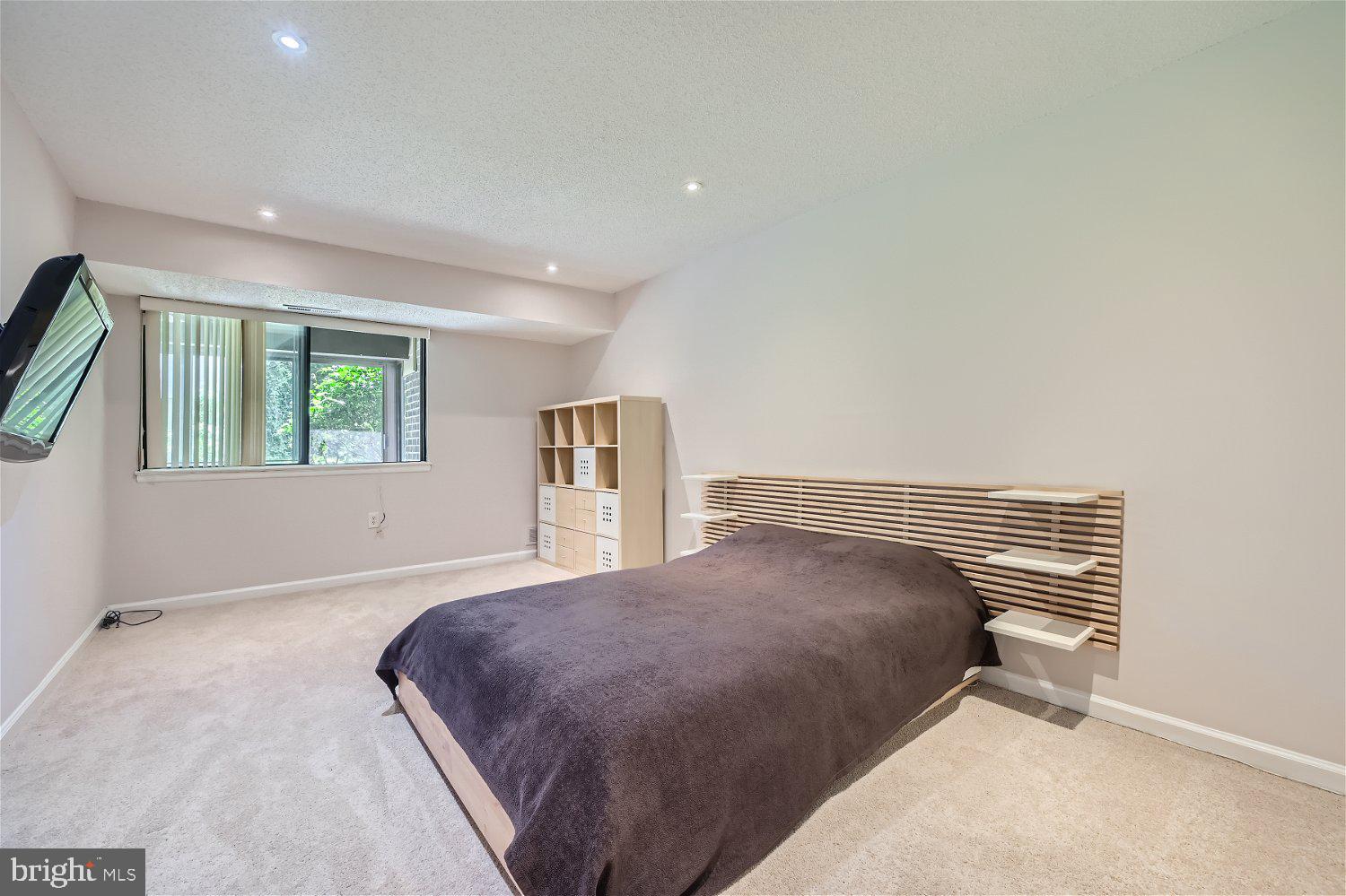 11 SUNTOP COURT T-2