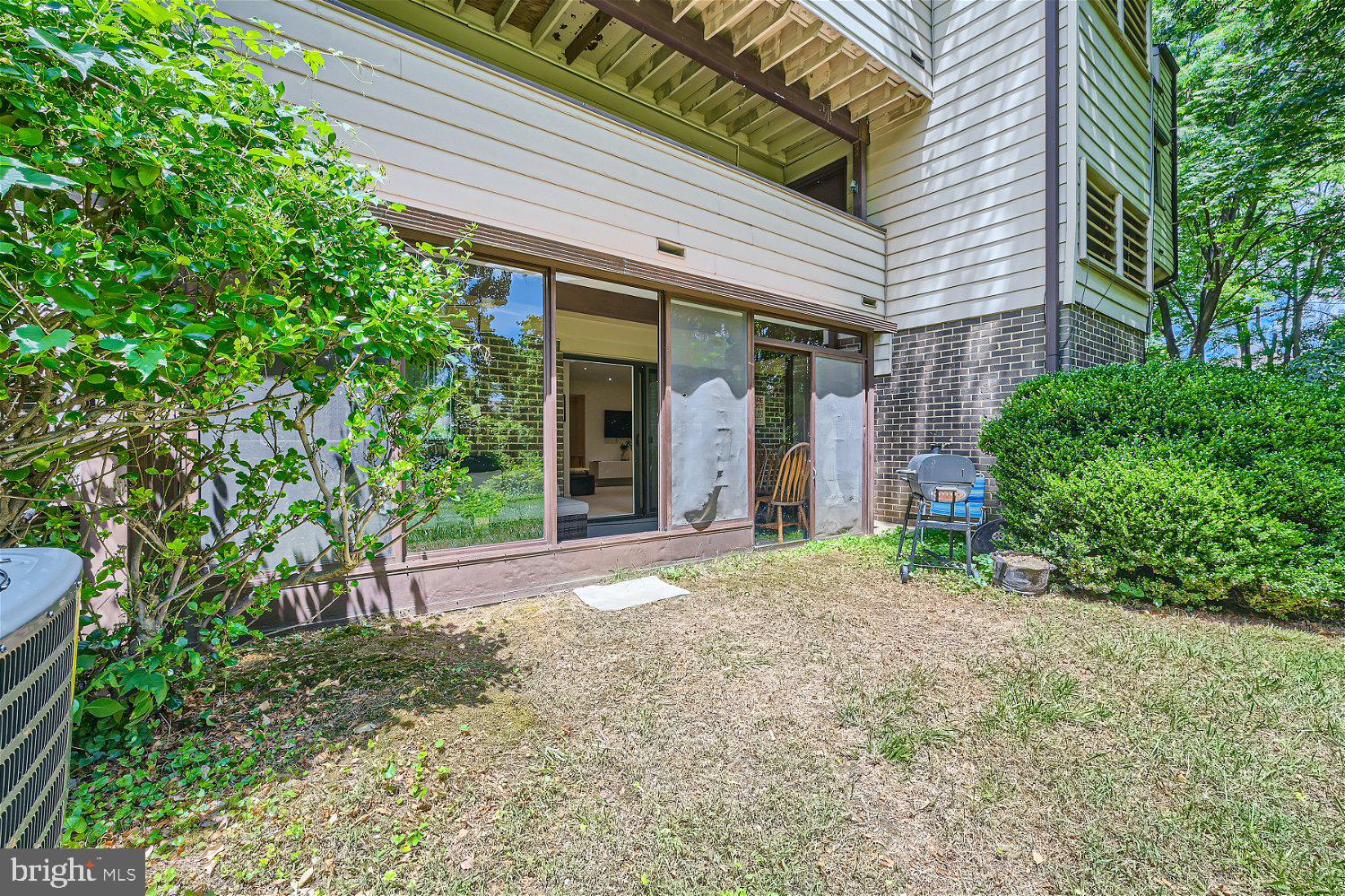 11 SUNTOP COURT T-2