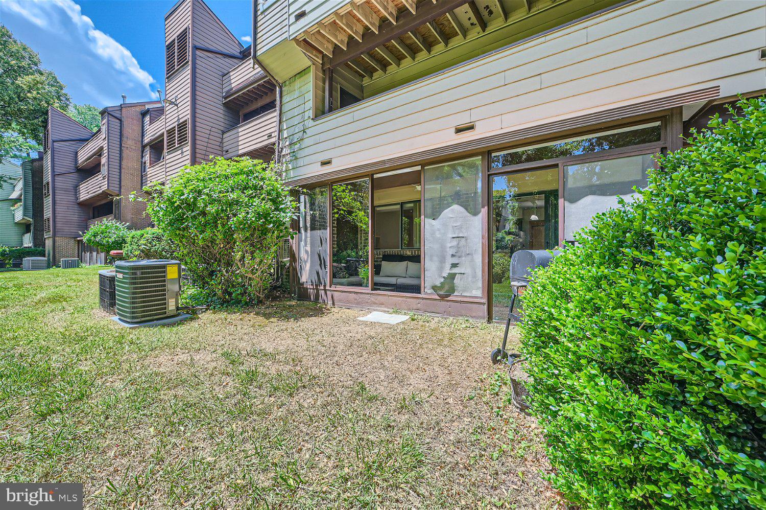 11 SUNTOP COURT T-2