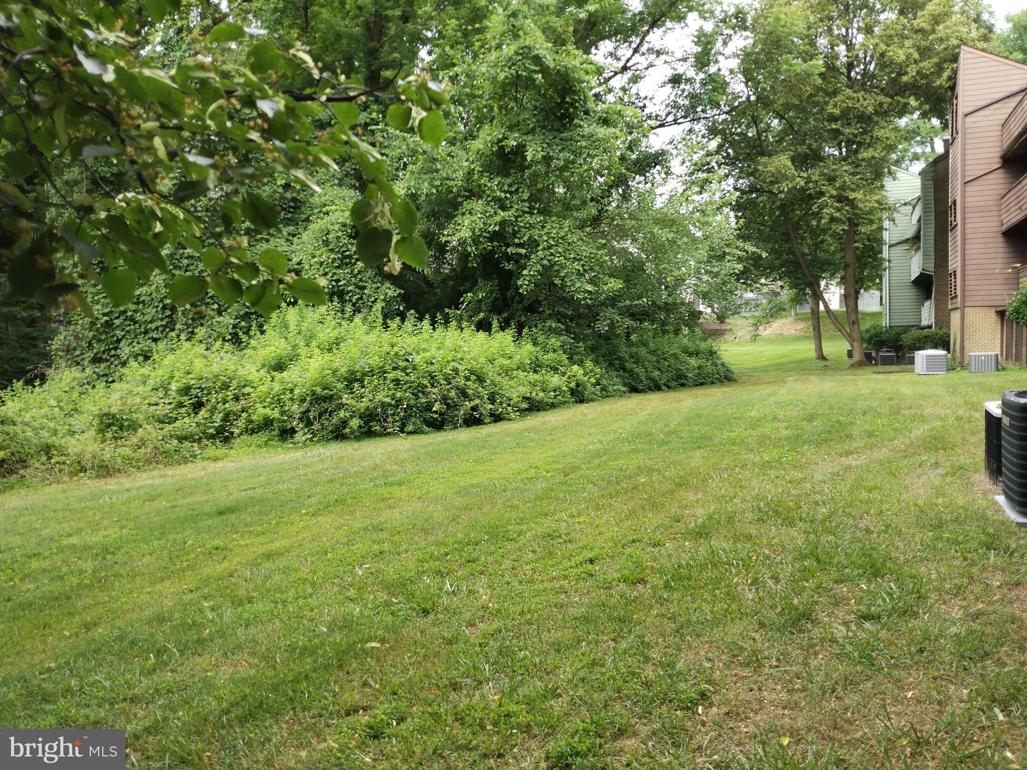 11 SUNTOP COURT T-2