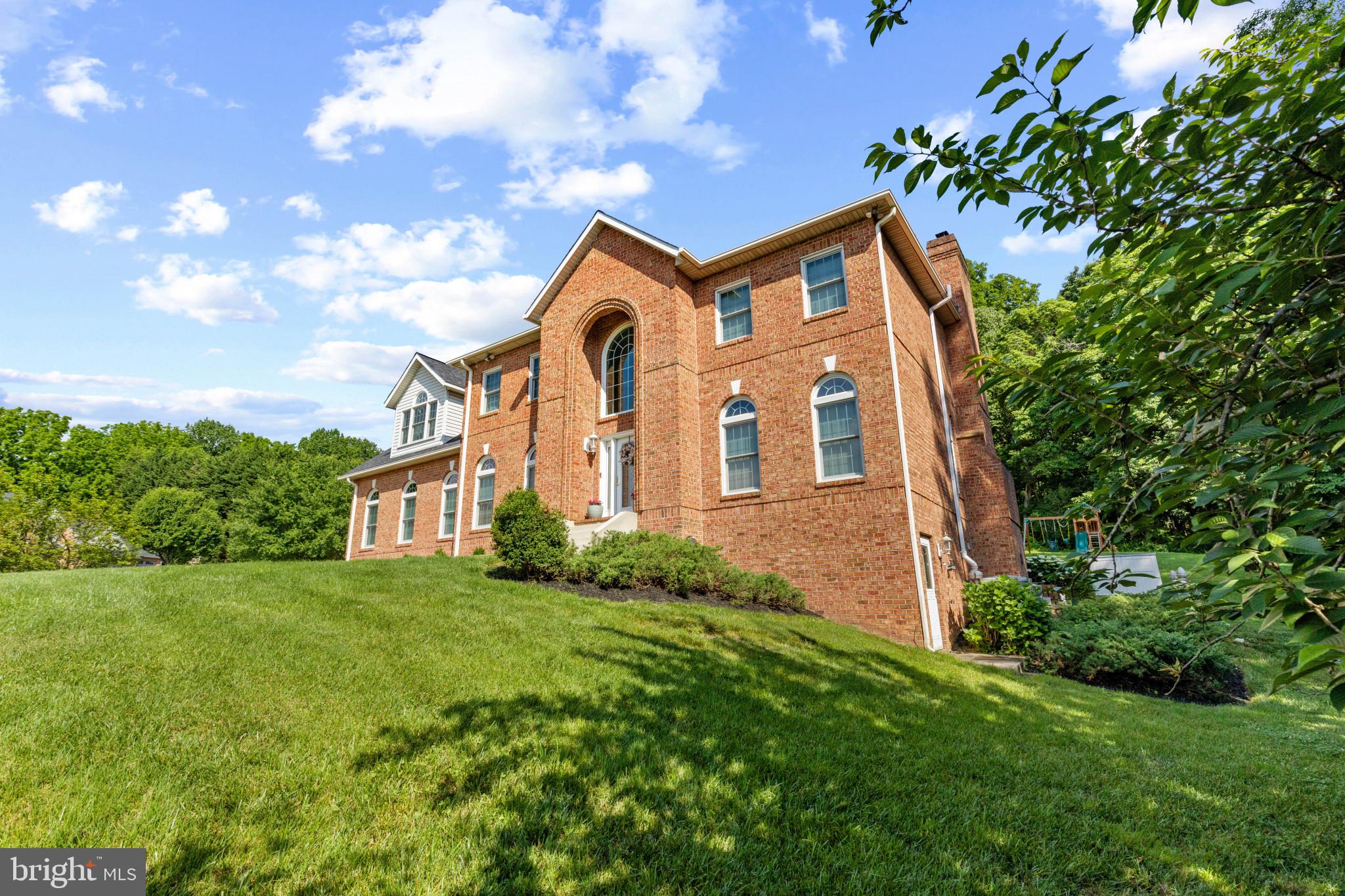 2 DARNEY COURT
