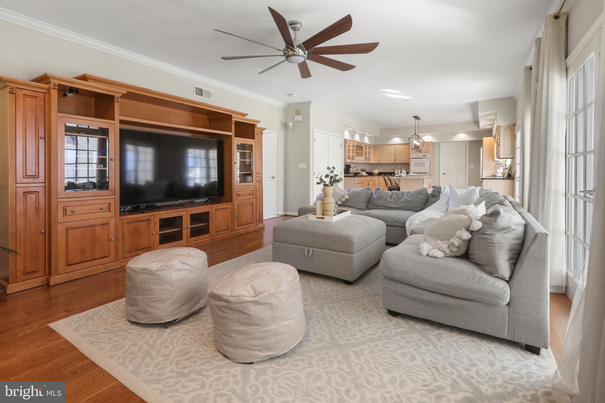 2 DARNEY COURT