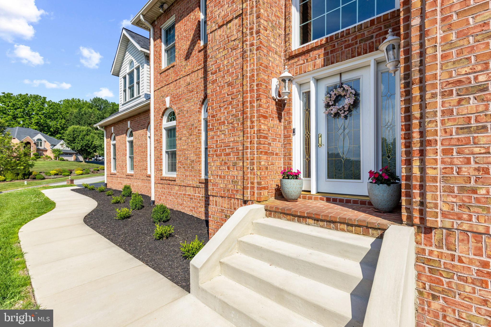 2 DARNEY COURT