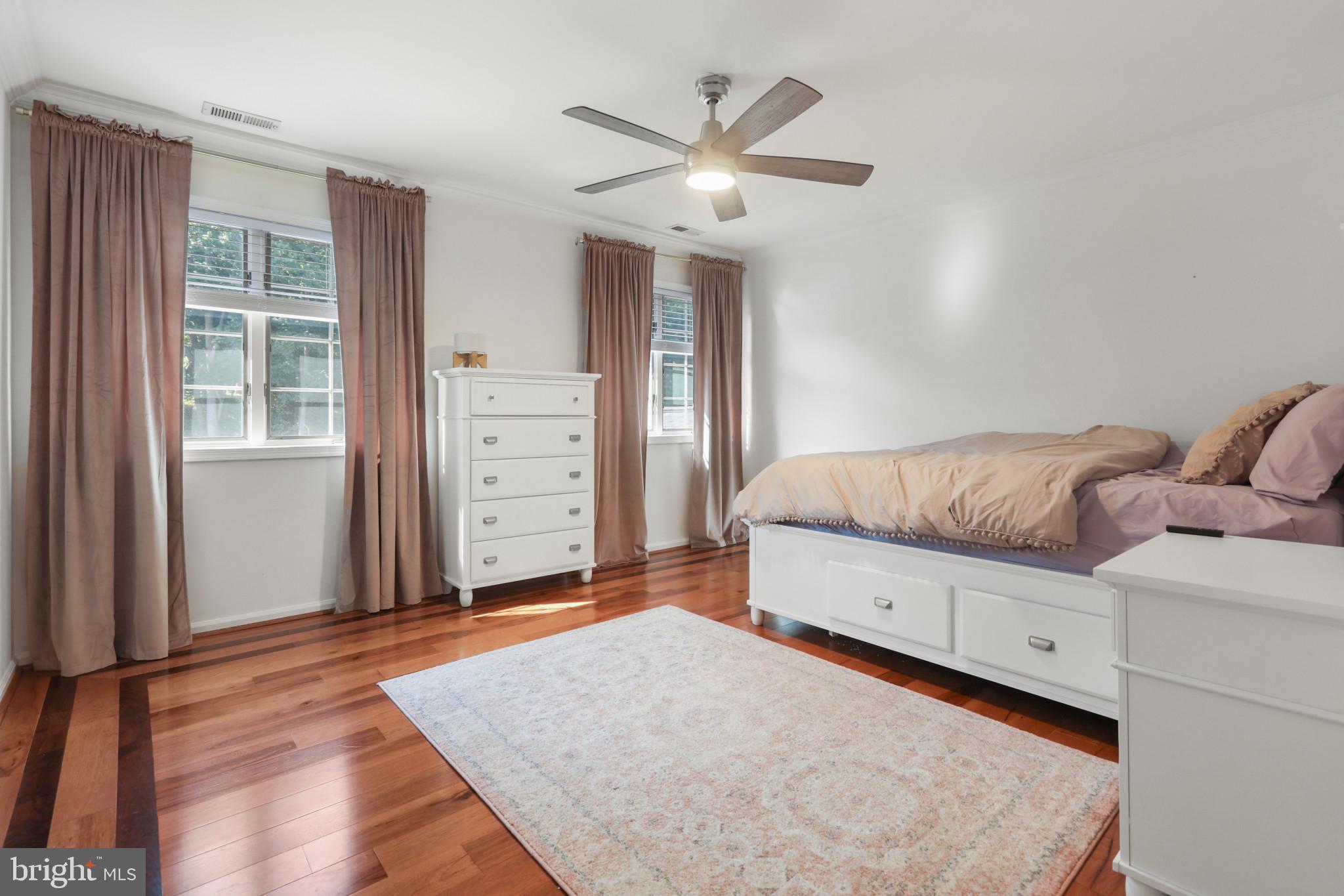 2 DARNEY COURT