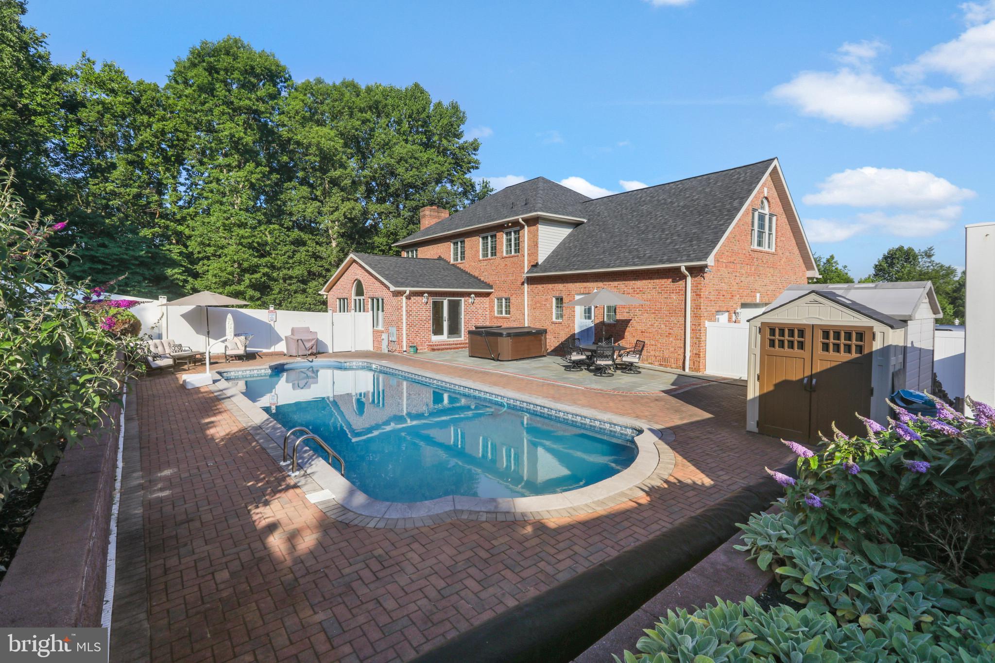 2 DARNEY COURT