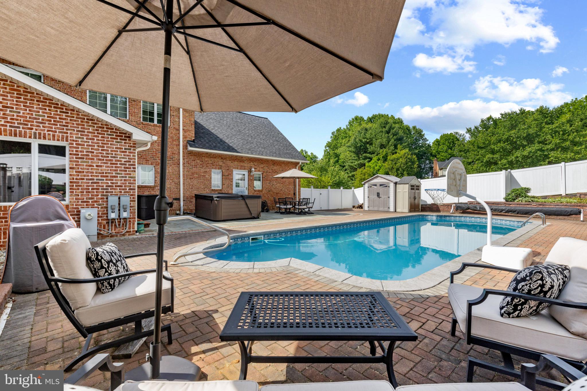 2 DARNEY COURT