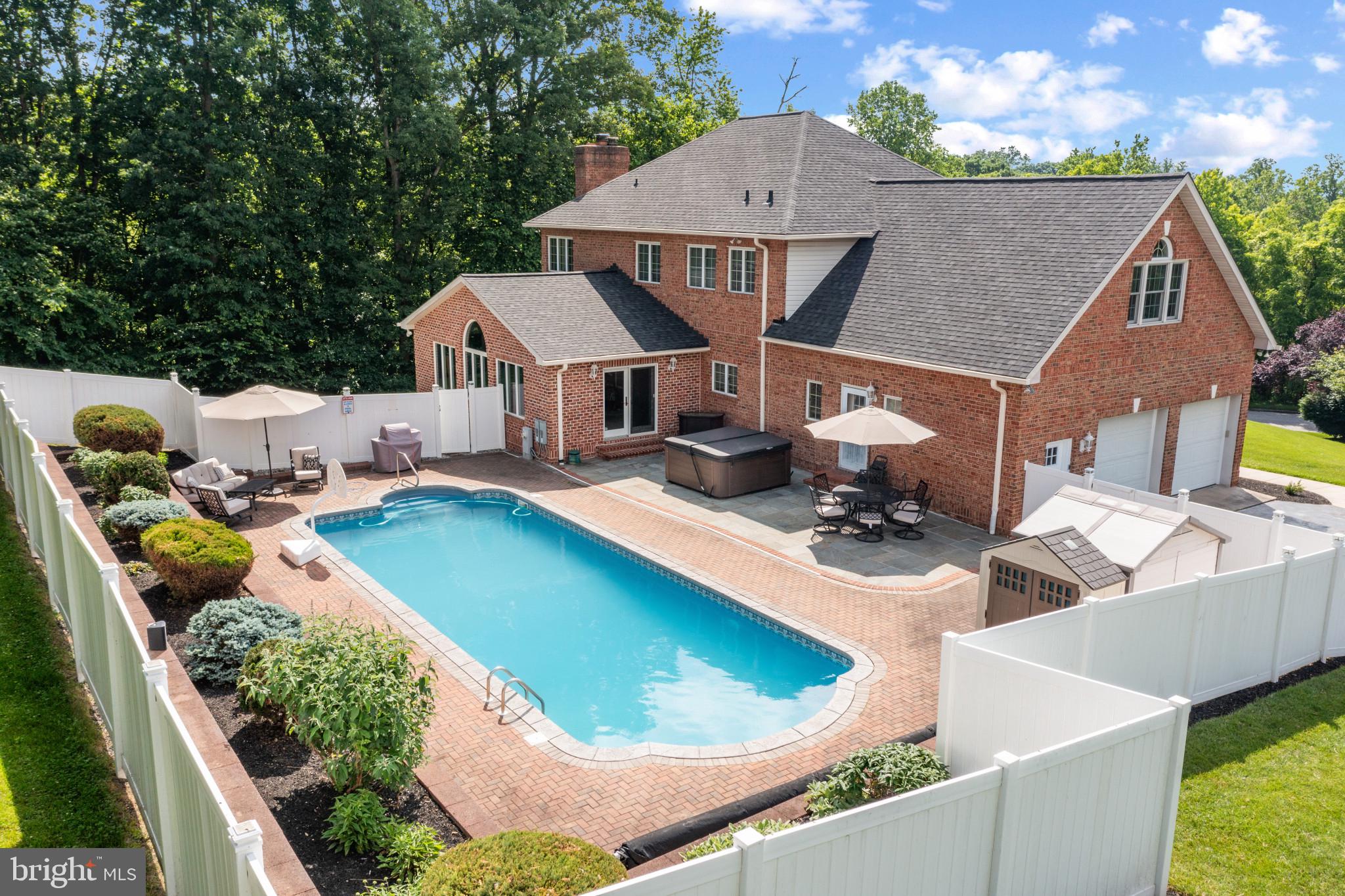 2 DARNEY COURT