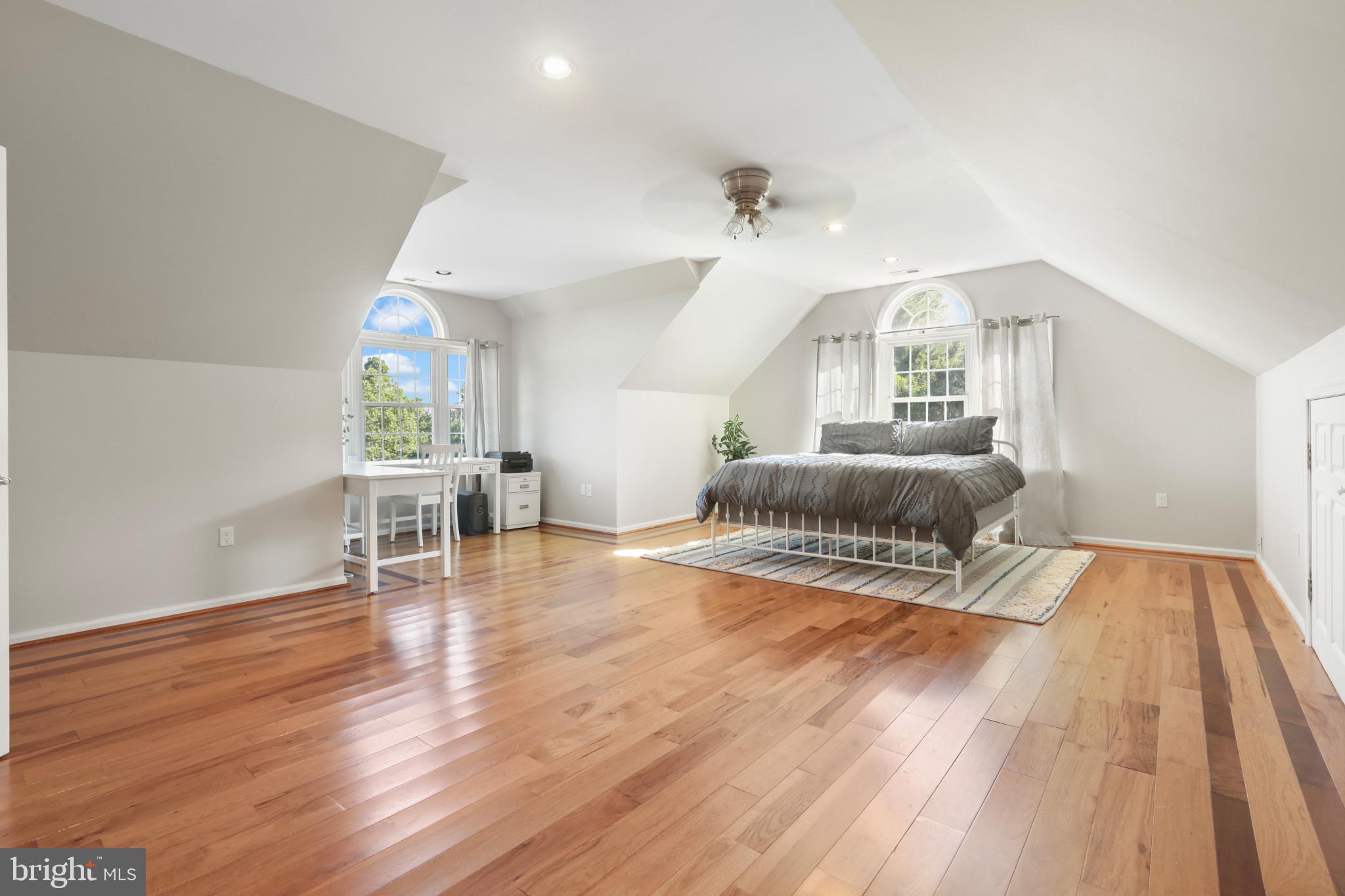 2 DARNEY COURT