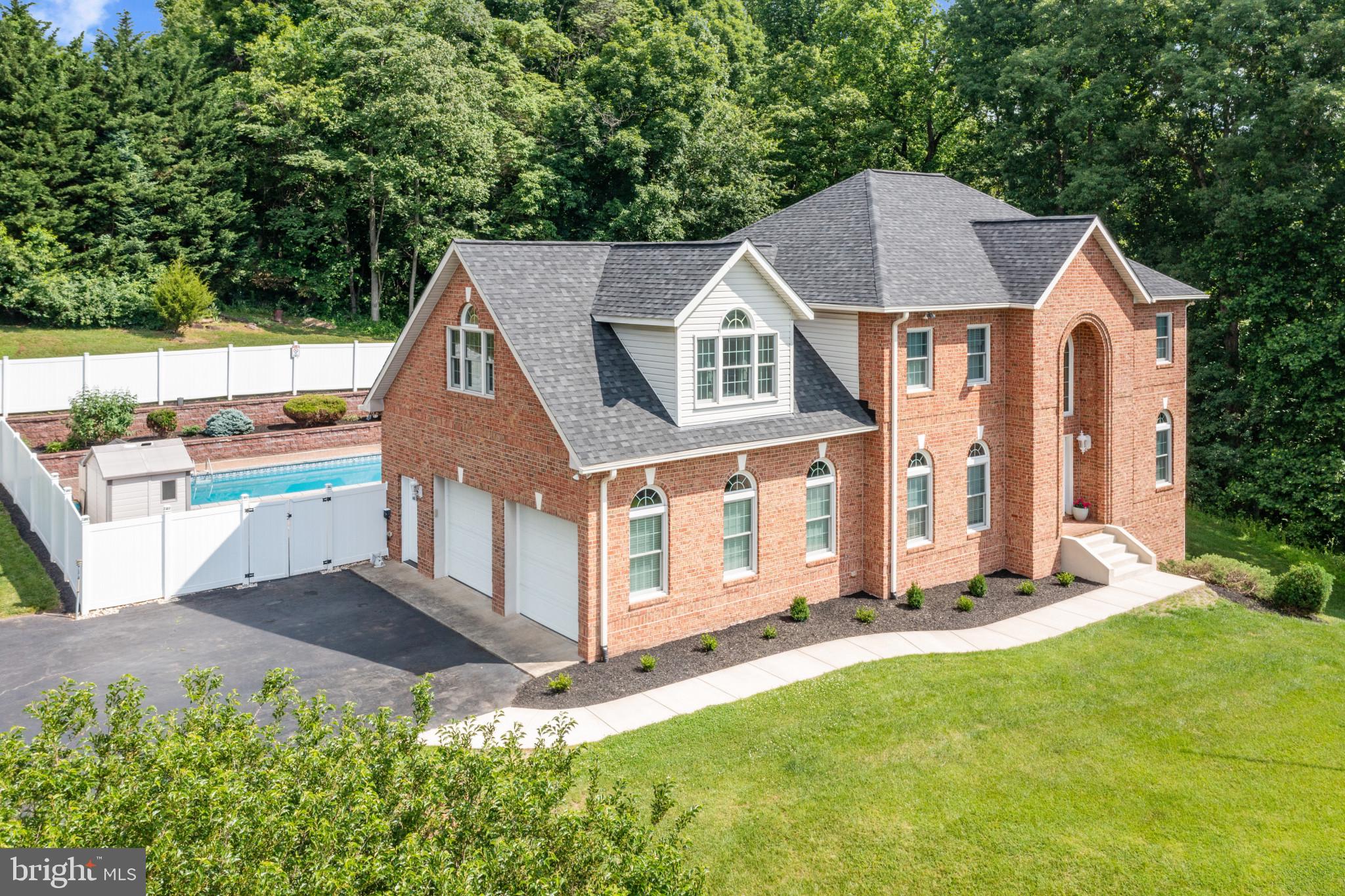 2 DARNEY COURT