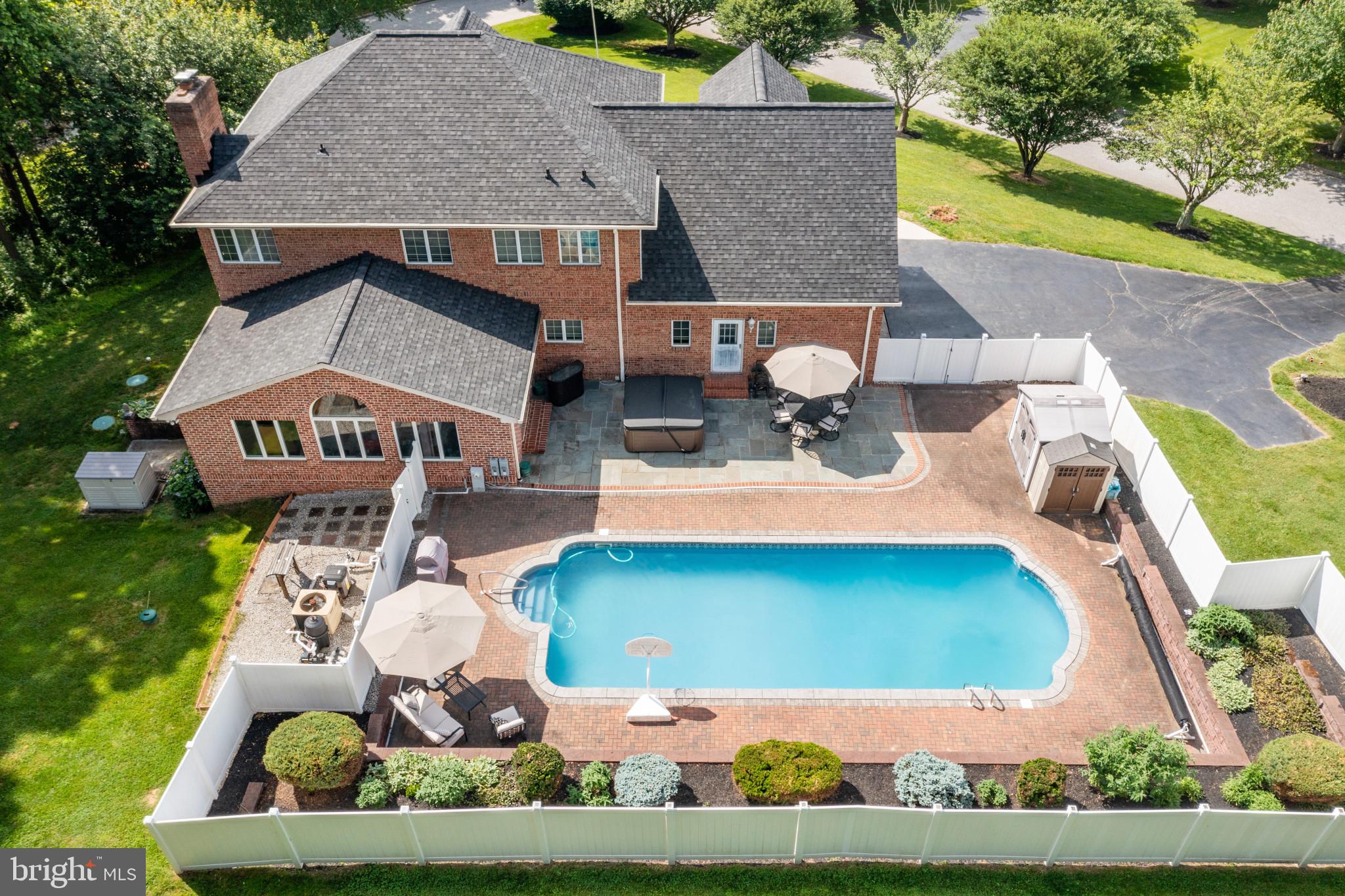 2 DARNEY COURT