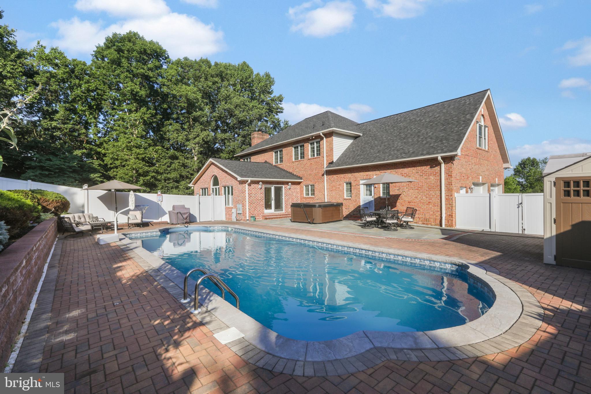 2 DARNEY COURT