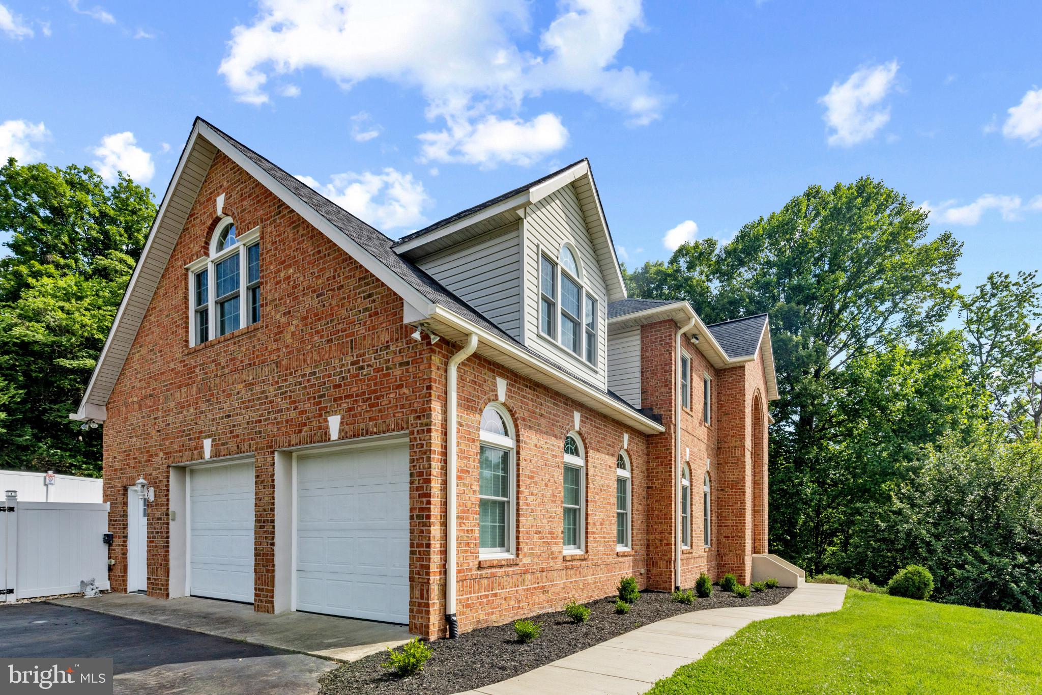 2 DARNEY COURT