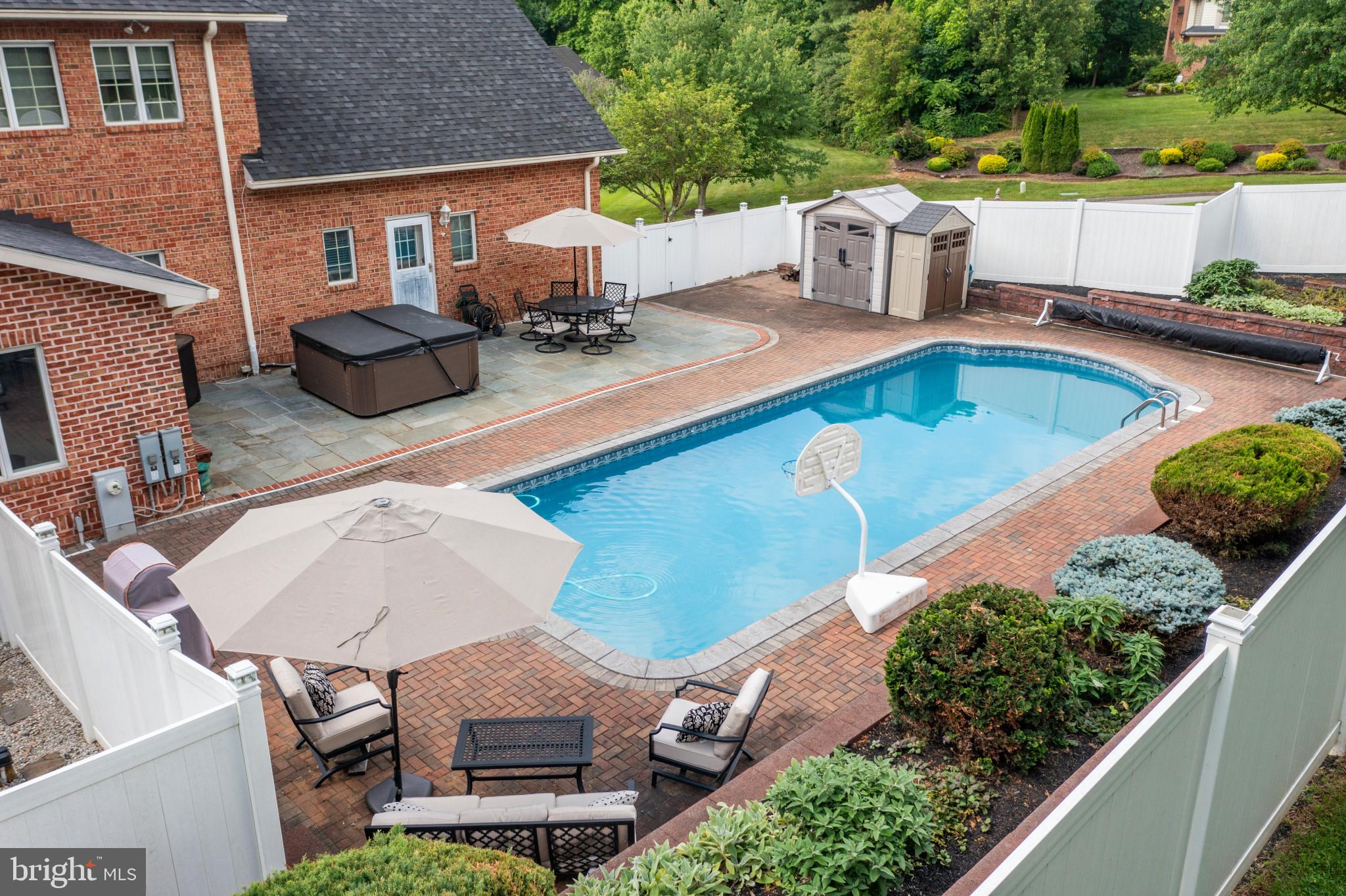 2 DARNEY COURT