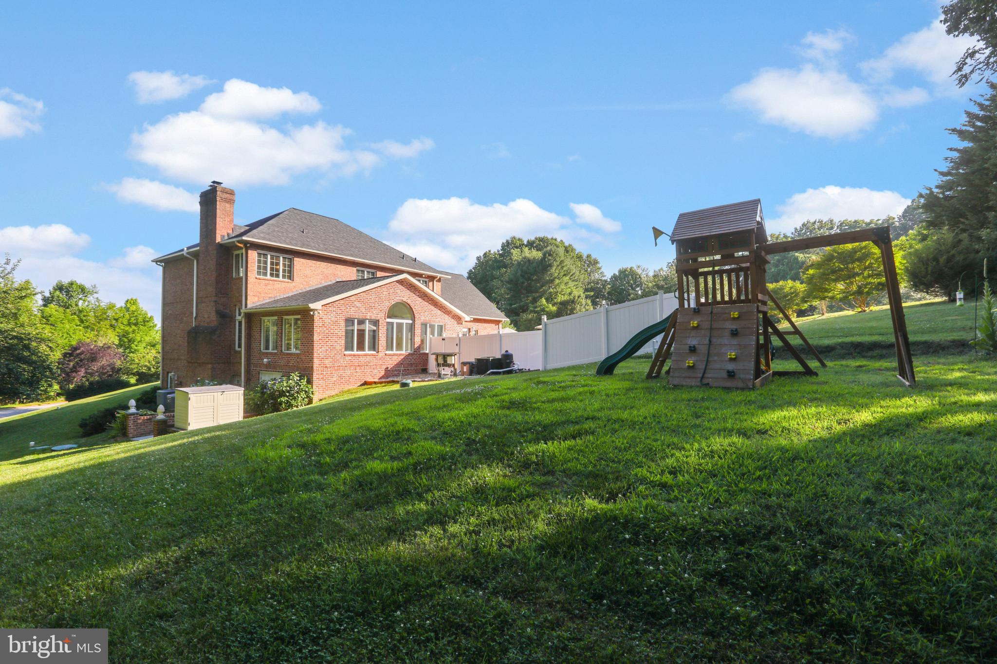 2 DARNEY COURT