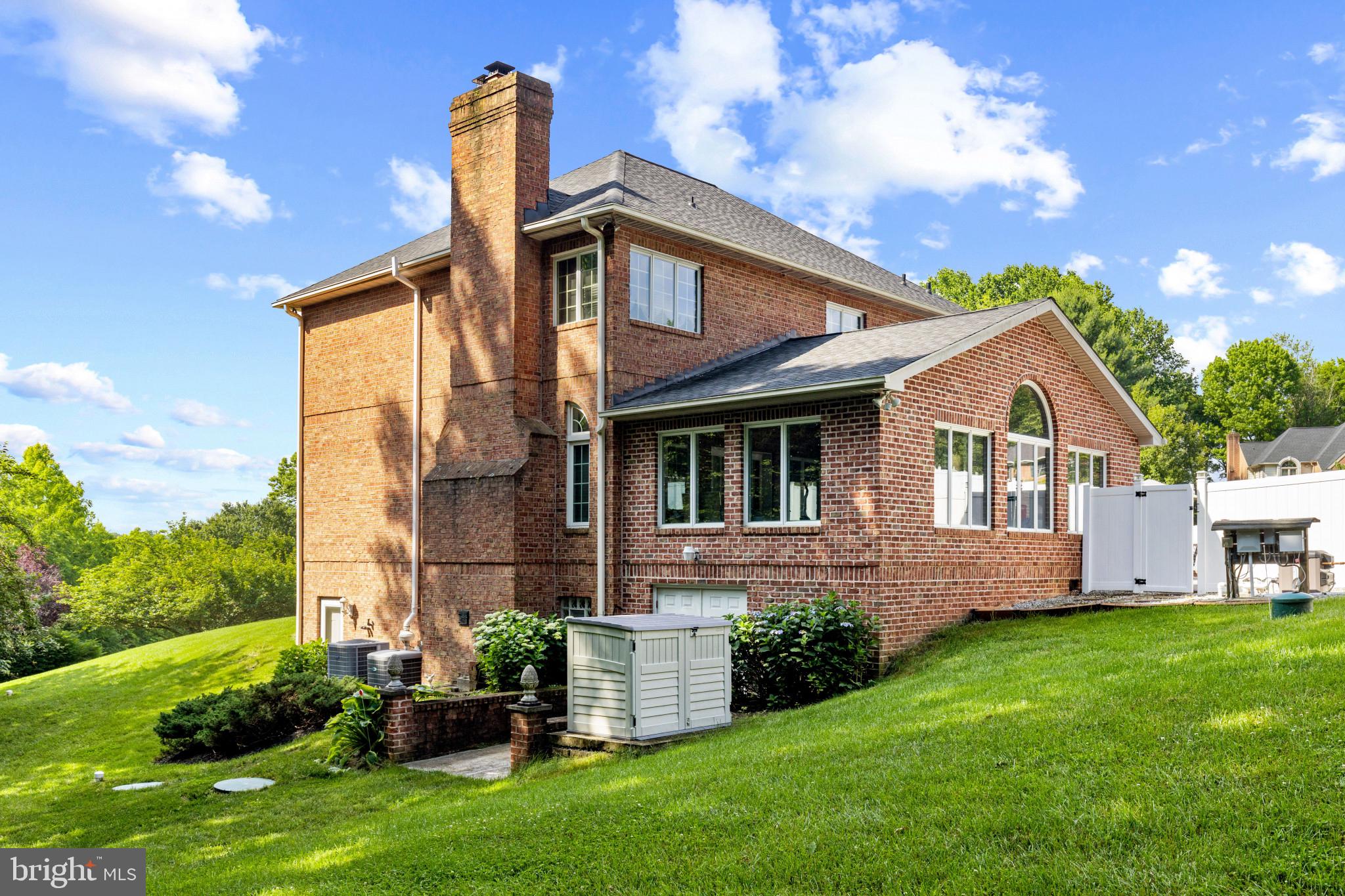 2 DARNEY COURT